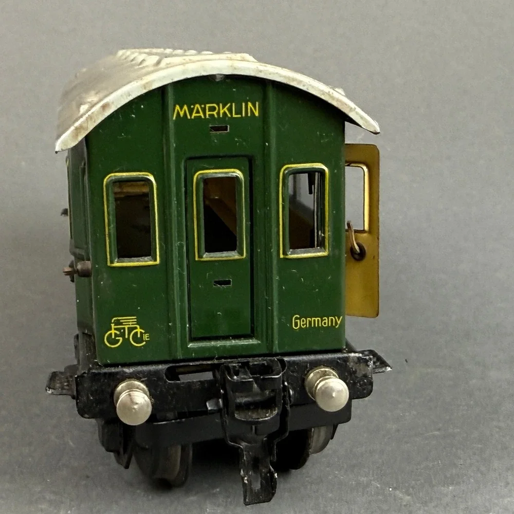 Marklin O-gauge #17510 Tinplate Passenger Car Green, vintage